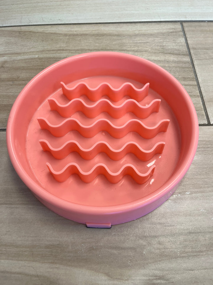 Plastic Slow Feeder: Waves Style