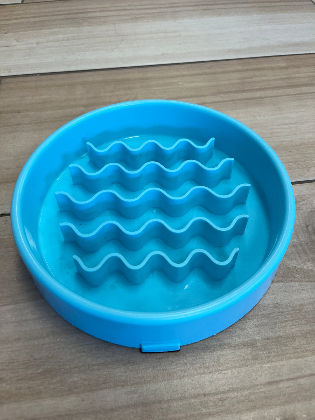 Plastic Slow Feeder: Waves Style