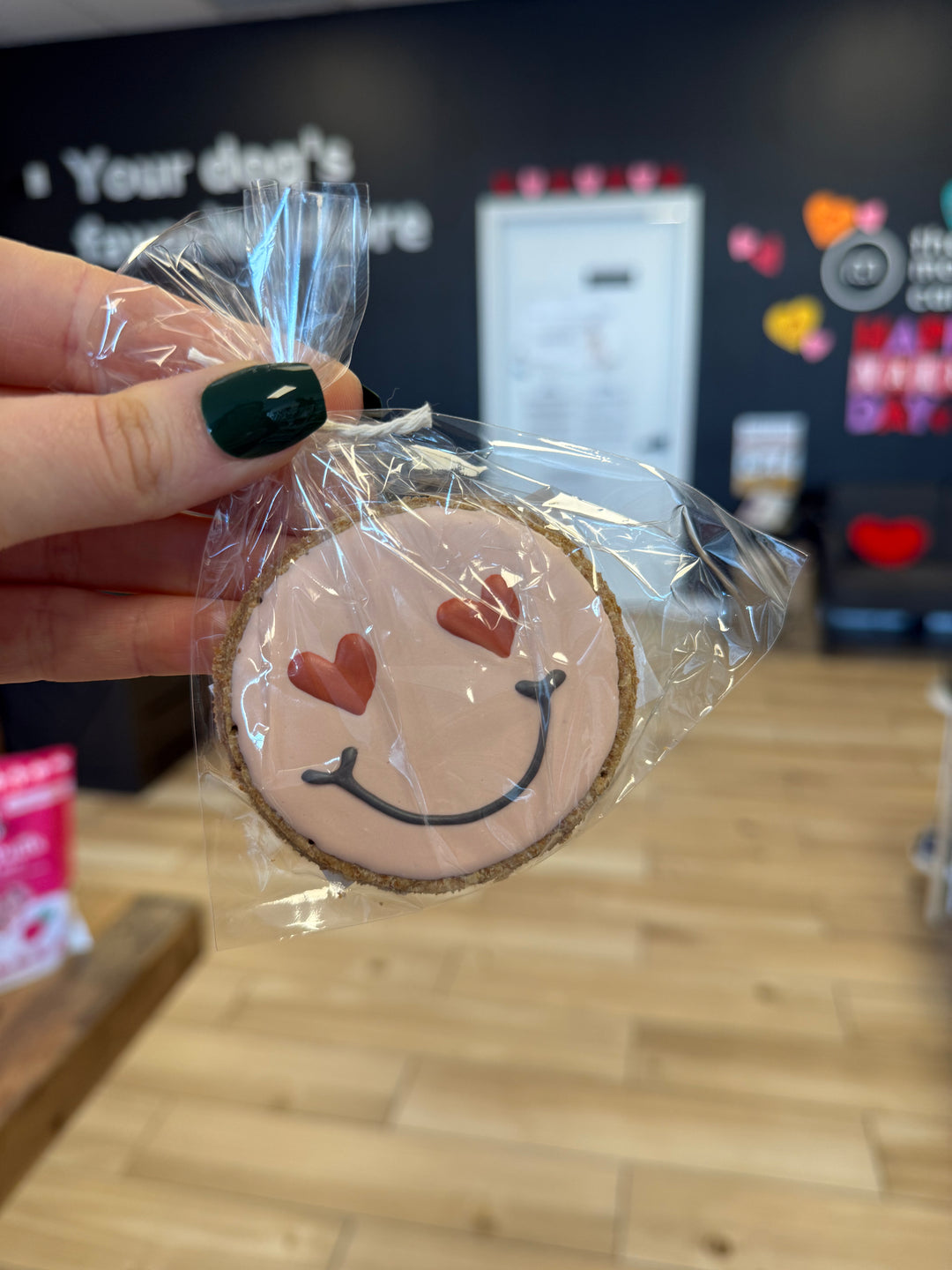 Bakery Table: Single Cookie - Heart Eyes Emoji